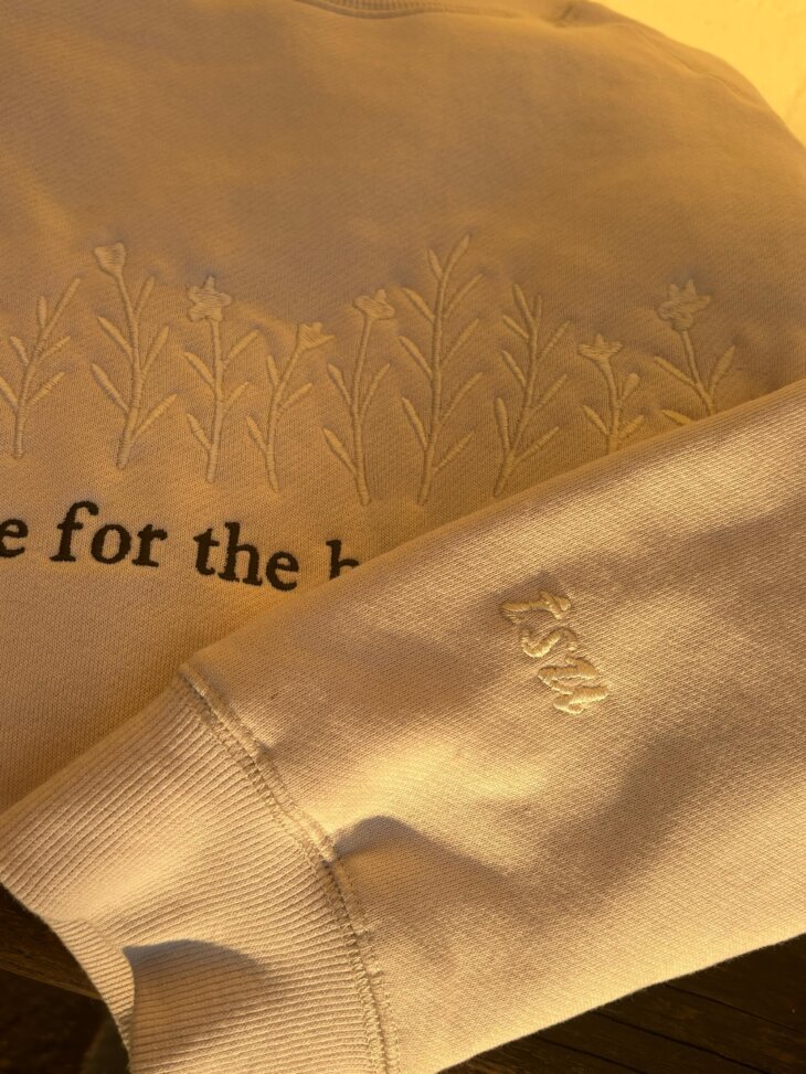 "To live for the hope of it all" – Buzo edición especial august - Imagen 6
