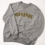 Buzo Clásico Hufflepuff - Letras Universitarias